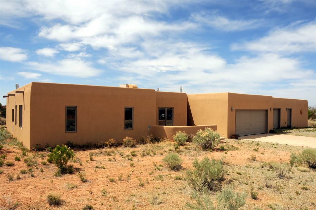 Homes for Sale on acreage in Eldorado near Santa Fe, New Mexico